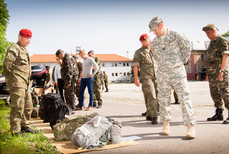 025_2014_05_23_nvteva_vojensk_diplomatick_zbor